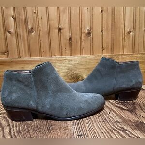 Gray Crown Vintage Tabitha booties